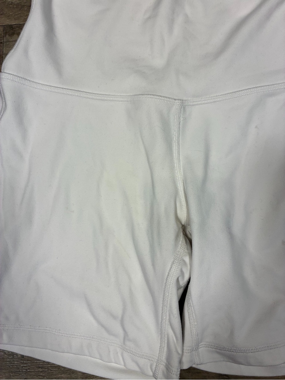 Lululemon Aligh 6” high rise shorts - Picture 4 of 9